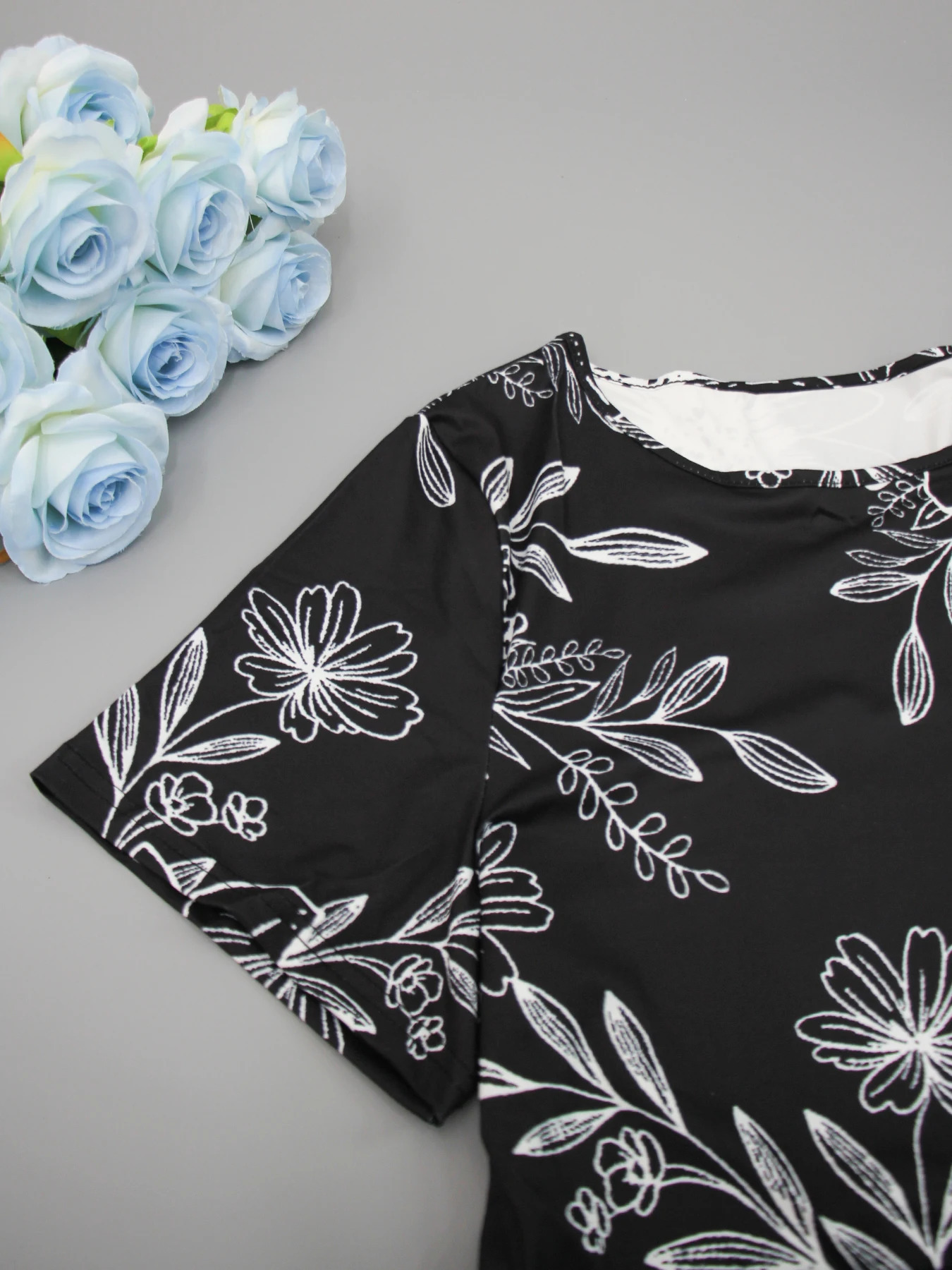 Plus size womens short-sleeved dress with round neck floral printed long skirt casual beach skirt big hem skirt 250509