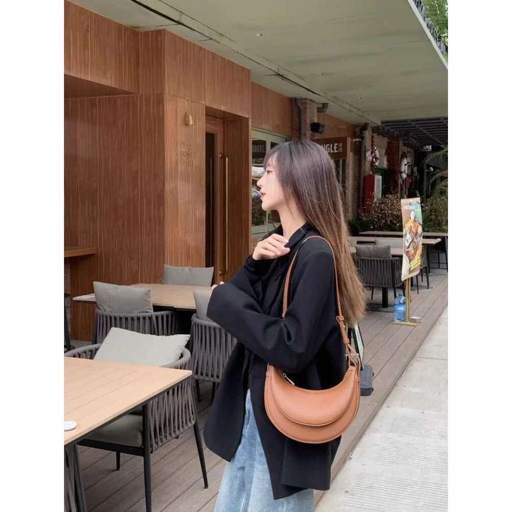 1Pcs JW PEI New Half Moon Women's Crossbody Large Capacity Commuter Niche Design Bags Premium Underarm Waist Bag