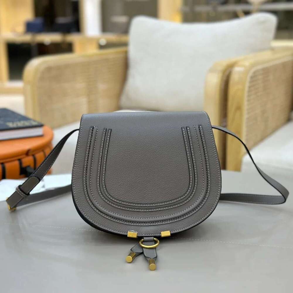 Classic Grain Cowhide Saddle Fashionable Flip Shoulder Crossbody High Quality Genuine Leather Ladies Commuting Bag