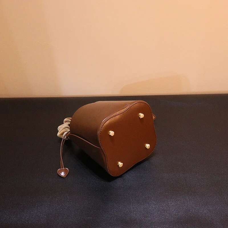 Bucket Niche Design, Vegetable Basket Bag, High-End Feeling, Petal Flower Hand-Held Crossbody Bag