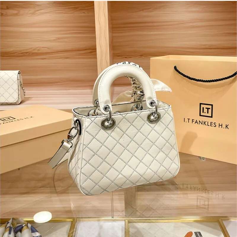 Brand Women's Handbag 2025 New Autumn And Winter High-End Texture Designer Light Dia Grid Single Shoulder Crossbody