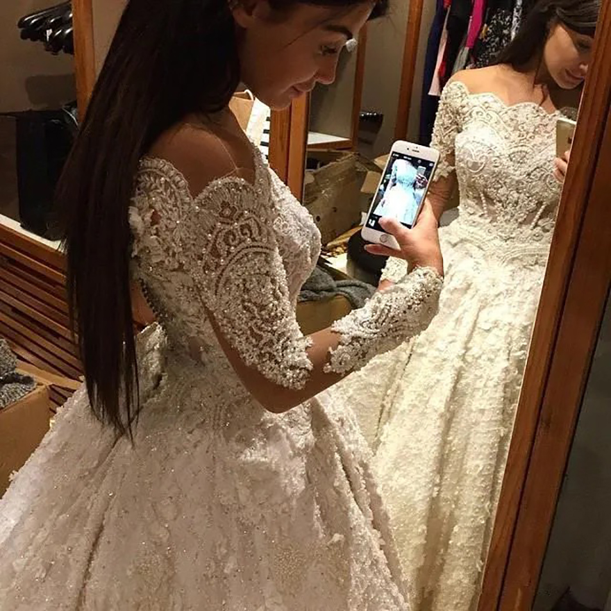 Bateau Elegant Winter Neck Sheer Long Sleeves Lace Ball Gown Dresses Beaded Pearls Chapel Train Wedding Bridal Gowns
