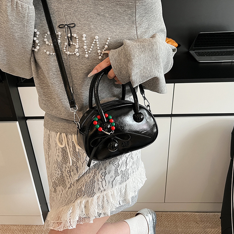 High end fashion versatile hand-held pillow for women 2025 new style exquisite and simple solid color single shoulder crossbody bag