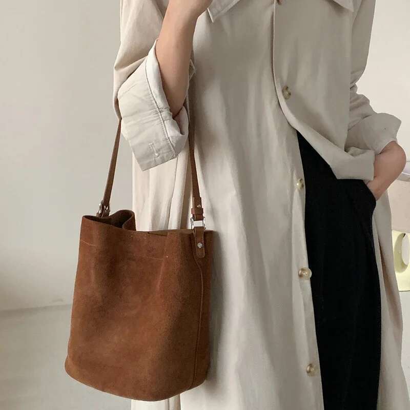 Retro Style Commuting Leather 2024 New Frosted Cowhide Bucket Bag, Women's High-End Single Shoulder Crossbody Bag