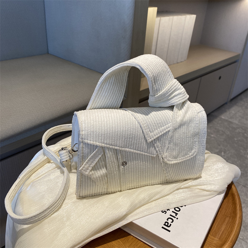 Korean Version Women's Bag 2025 New Free Delivery Designer Bag New Splicing Shoulder Crossbody Highend Sense Contrasting Luxury Bag Color Handhel