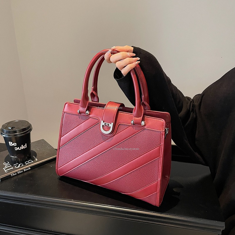 2025 Free Shipping Designer Bag Large Capacity Women's Diagonal Splicing Versatile Handheld Fashion High End Commuter Crossbody Bag Casual Trendy