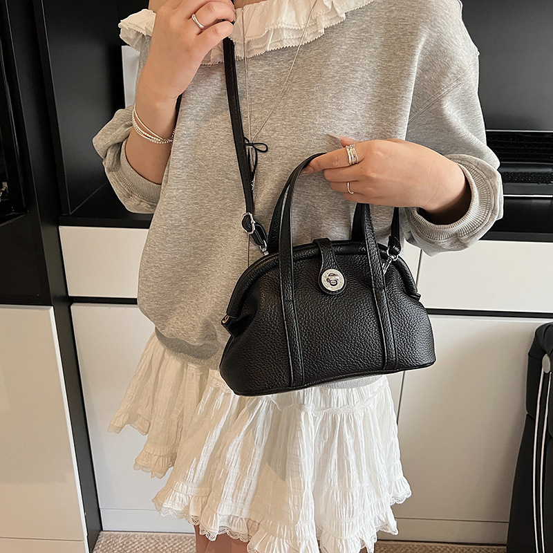 2025 New High end Fashion Handheld Shell for Women, Elegant, Light Luxury, Versatile, Casual, Solid Color, Single Shoulder Crossbody Bag