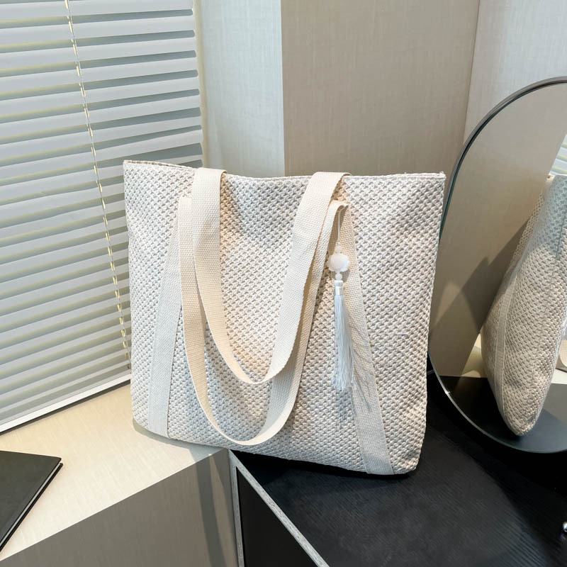 2025 Fashion Straw Women's New New Free Delivery Designer Bag Versatile Large Capacity Luxury Bag Commuter Shoulder Tote Beach Woven Bag