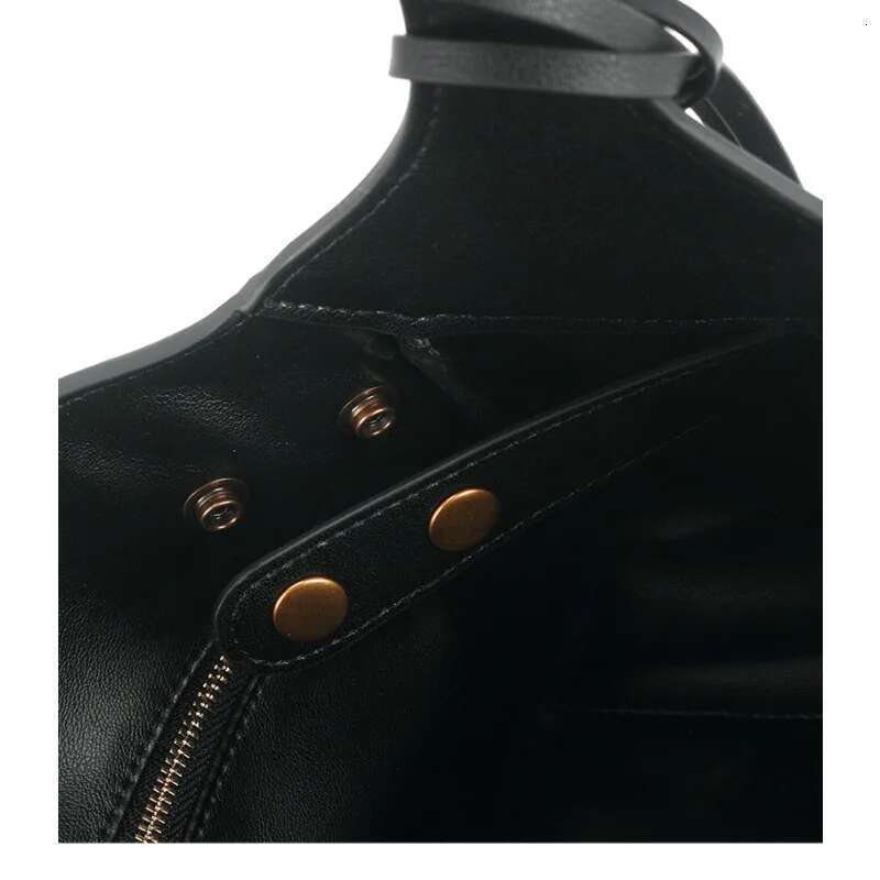 High Quality Designer Bags New Shoulder Armpit Locomotive Cowhide Black Gold Sier Buckle Portable Large-Capacity Commuter Casual Women Bag Luxury Bag
