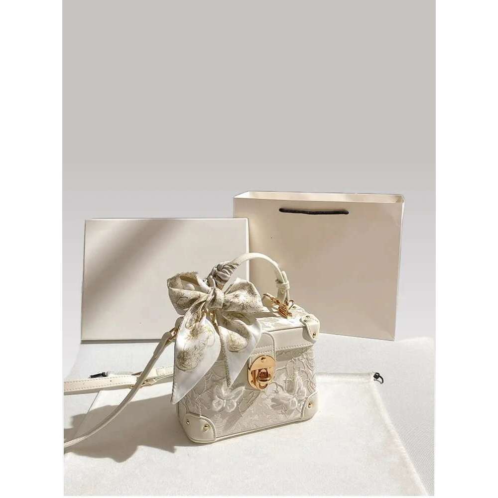 Popular Newly Trendy Cosmetic Square Handbag For Banquet Dating Women And Floral Butterfly Lace Shoulder Bag