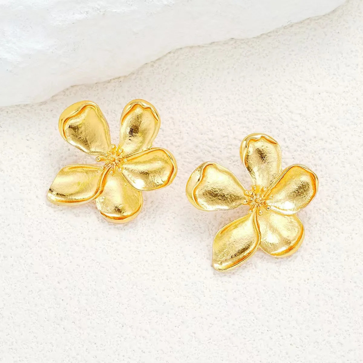 With Exaggerated Metallic Texture And Light Three-Dimensional Flower Earrings From Europe And America Suitable For Daily 250515