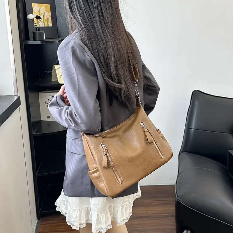 New In 2025 Spring Summer: Women's Fashionable Commuter Bag - Large Capacity, Retro Messenger Style With Textured Shoulder Strap