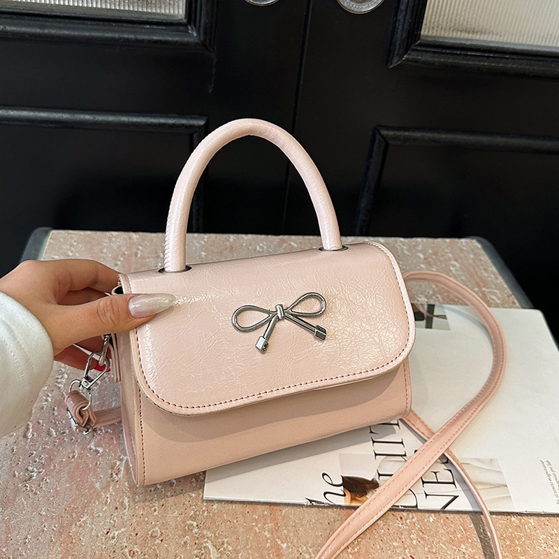 Free Delivery Designer Bag 2025 New Butterfly Bow Niche High End Western Style Simple High Aesthetic Single Shoulder Crossbody Temperament Small Squar