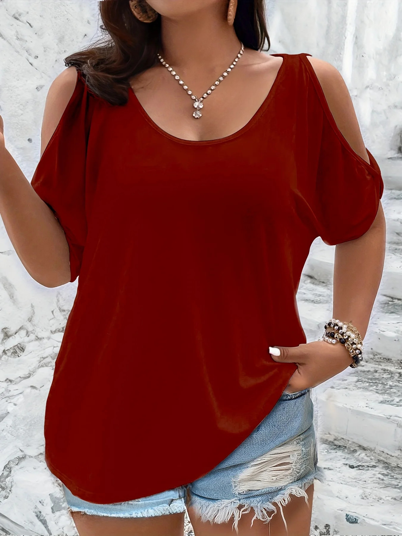 Plus Size Cold Shoulder T-Shirt for Women Casual Loose Fit Summer Top with Trendy Cutouts 250515