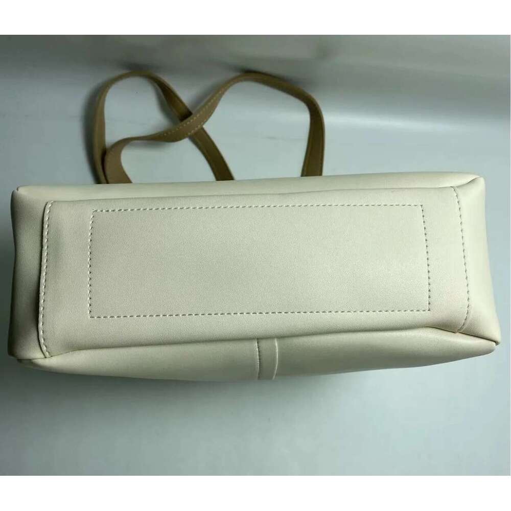 High End PU 2024 New Fashionable College Student Stylish Shoulder Large Capacity Versatile Commuting Tote Bag