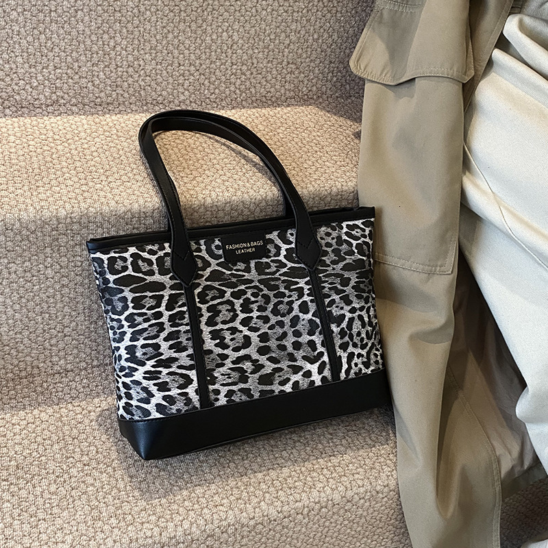 Free Delivery Designer Bag Fashion Tote Women's 2025 New Winter Trendy Shoulder Large Capacity Relaxed Leopard Print Armpit Luxury Bag
