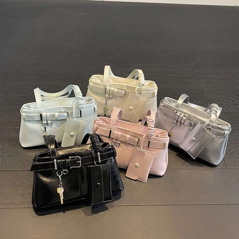 2025 High-End Women's Underarm Bag - Simple Yet Key Elements, Trendy And Unique Niche Design Made Of High-Quality Leather