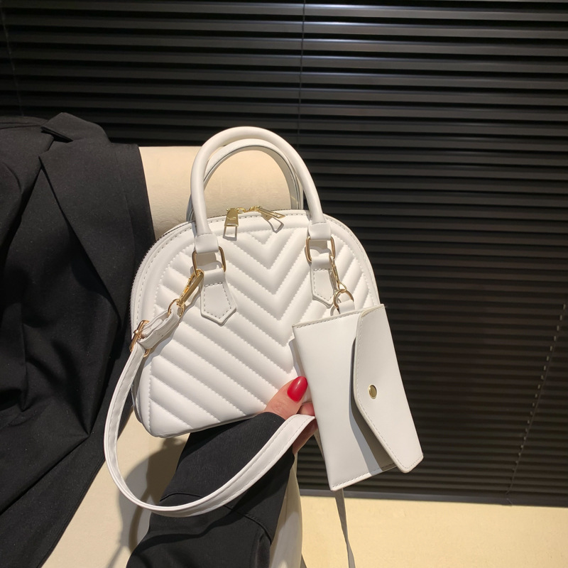 Top Brand High-quality New Free Designer Bag 2025 Summer Multifunctional Women's Striped Shell Bag Women's Temperament Fashionable Letter Sh