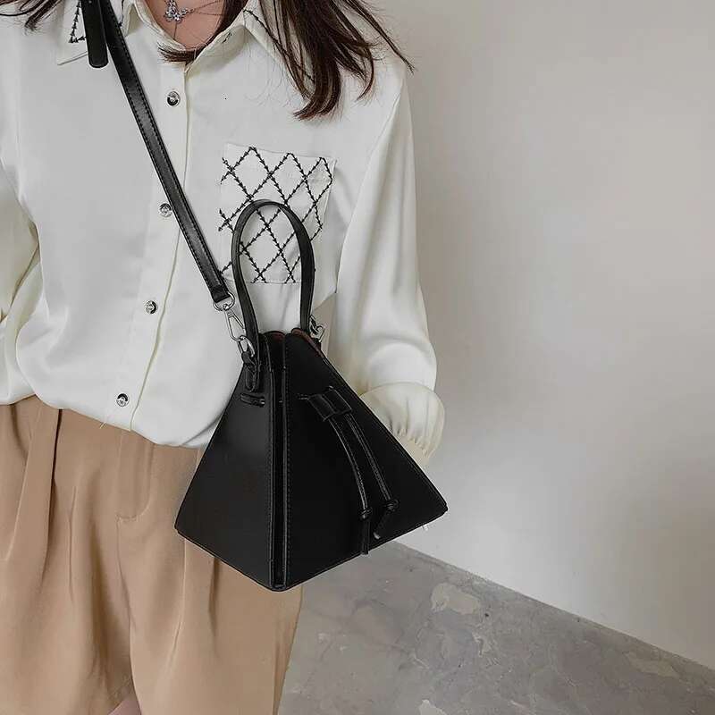 Fashion Ladies Shoulder Handbag Sense of Women High quality Leather Crossbody Bag Designer Female Triangle Bags