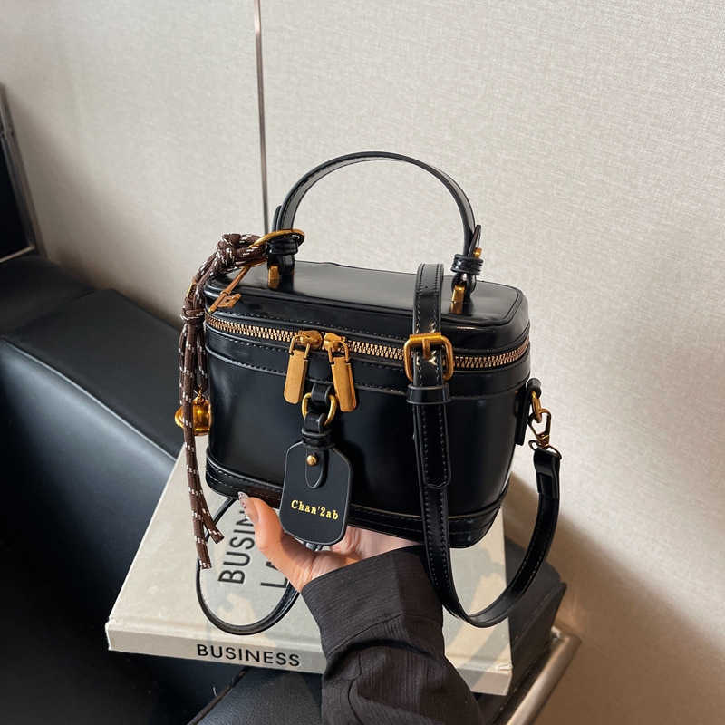Trendy High End Hand Held Bucket Bag Spring New Fashion Casual Niche Crossbody Bag Shoulder Bag