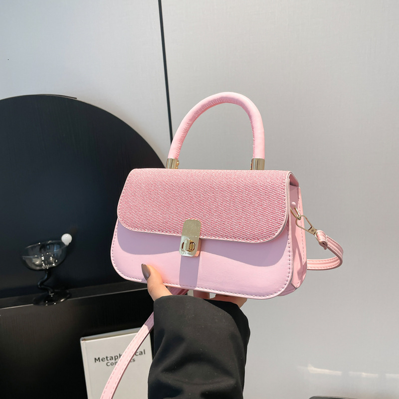 New Free Delivery Designer Luxury Bag Bag Small 2025 New Spring/summer Fashion Small Square Underarm Commuting Women's Bag Stylish Texture Should