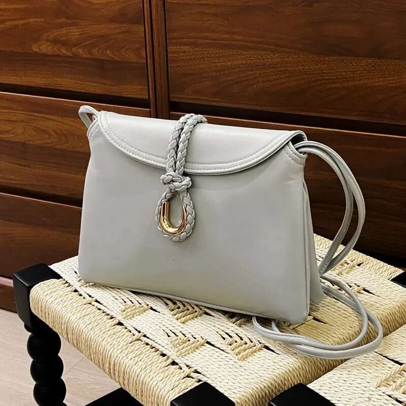 Stylish Casual Commuter Tote Bag Elegant Solid Color Handbag - Minimalist Paris Fashion Designer Inspired Messenger Purse