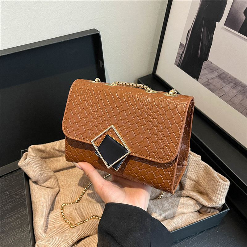Fashion Women's 2025 New Melon Luxury Bag Seed Pattern Buckle Chain Small Square Casual New Free Delivery Designer Bag Mobile Phone Bag With High