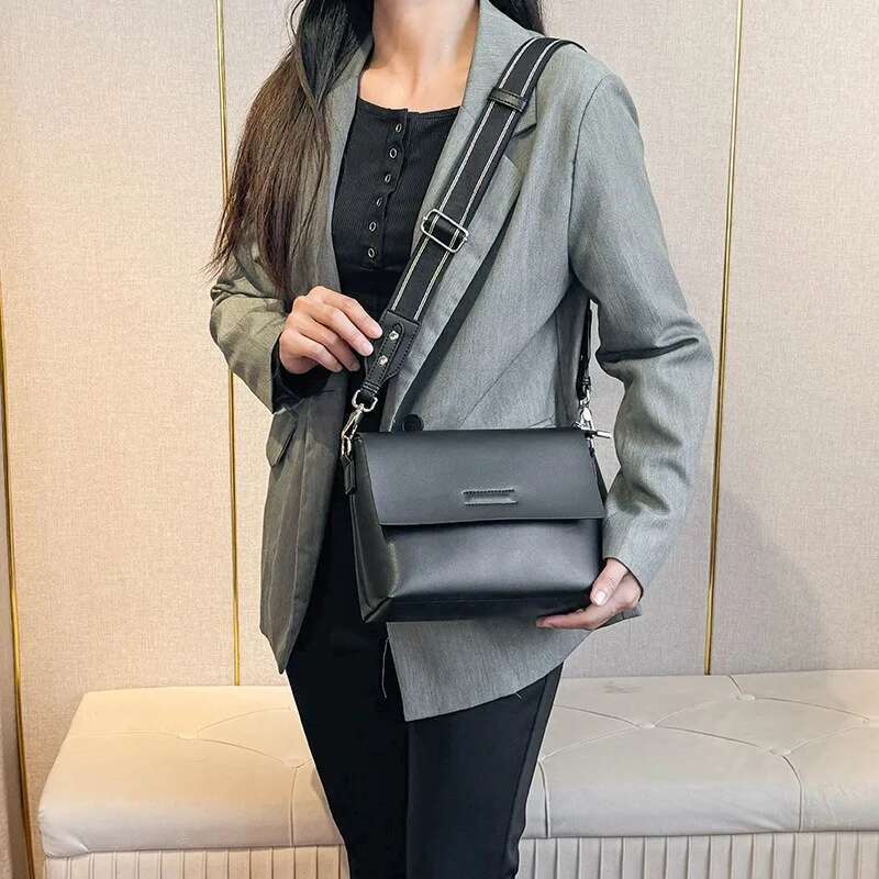 2025 New Spot Large Capacity Wholesale Crossbody Women's Trend Shoulder Bag