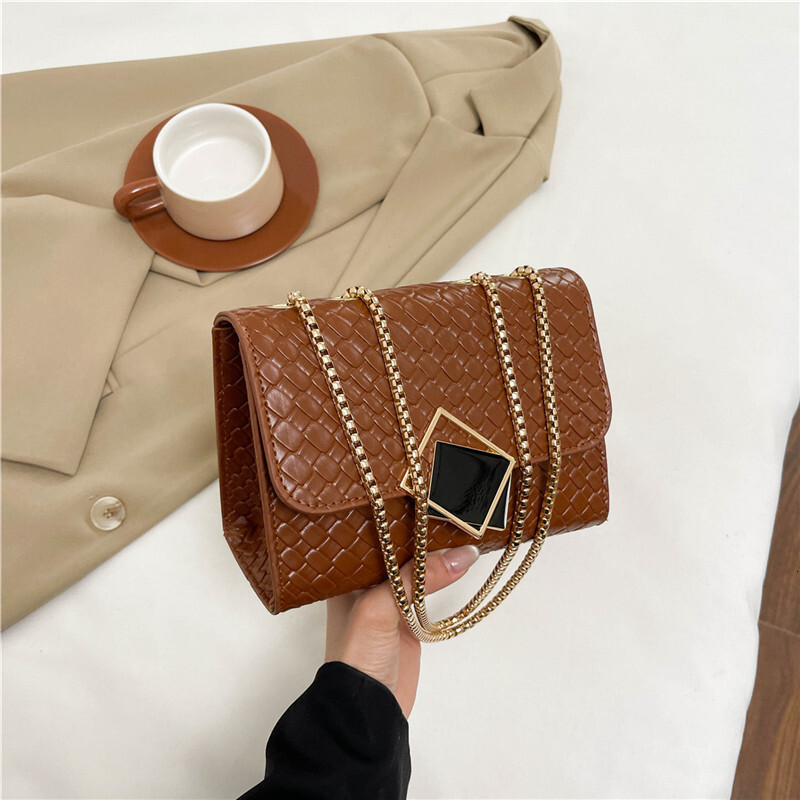 Fashion Women's 2025 New Melon Luxury Bag Seed Pattern Buckle Chain Small Square Casual New Free Delivery Designer Bag Mobile Phone Bag With High