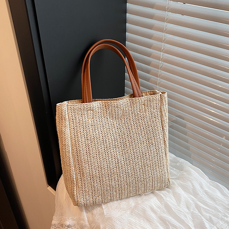Minimally New Free Delivery Designer Luxury Bag Bag Women's New Ins Beach Large Capacity Bucket Bag Woven Contrasting Color Tote Bag