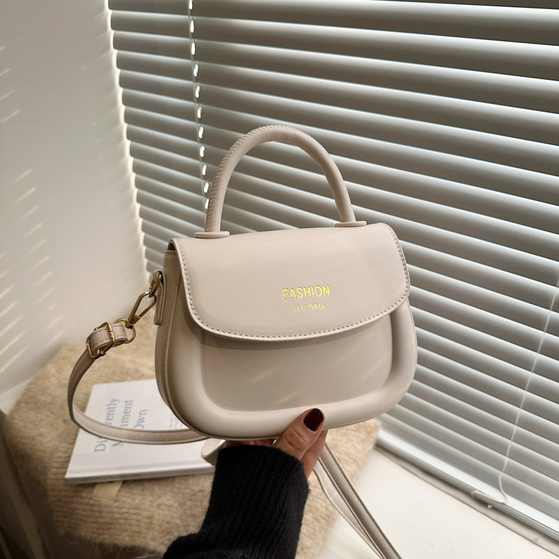 Free Delivery Designer Bag Hand Women's Versatile 2025 New Style Popular This Year Internet Celebrity Stylish And Fashionable Saddle Shoulder Cro