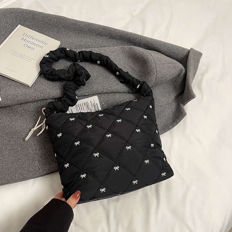 Free Delivery Designer Bag College Student Commuting Tote New 2025 Winter Women Ins Pleated Shoulder Crossbody For Women Luxury Bag