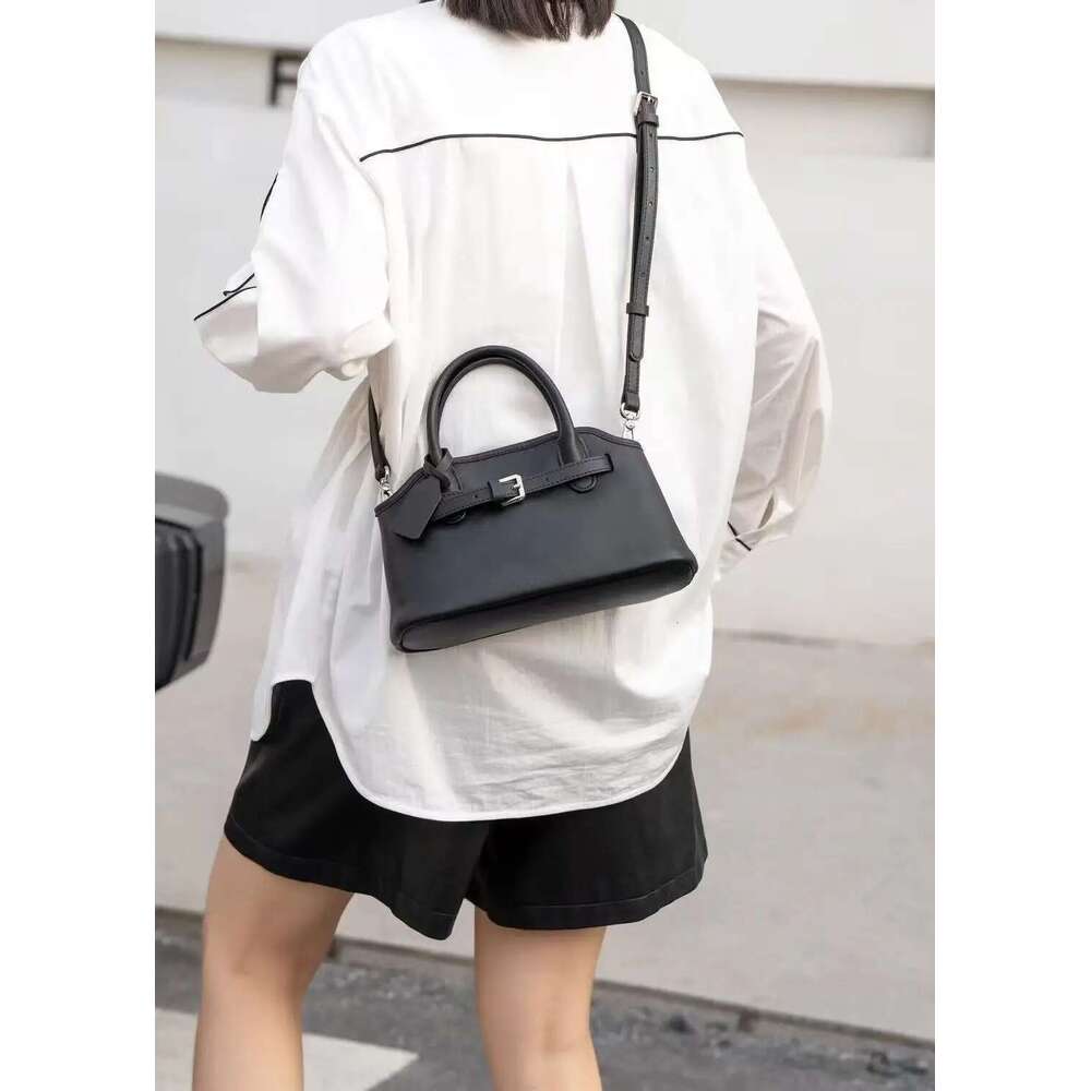 Fashion Vegan Leather Lock Small Ladies Handbags Classic High Quality Trendy Crossbody Women Hand Bags