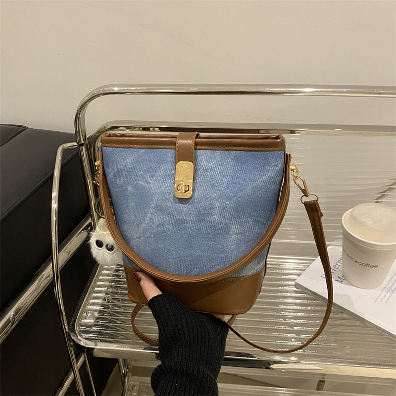Free Delivery Designer Bag Fashion Hand 2025 Winter New Bucket Shoulder Simple Fashion Crossbody For Women Luxury Bag