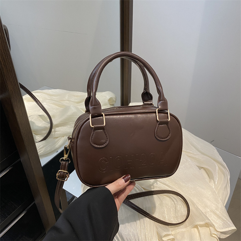 Free Delivery Designer Bag Spring 2025 New Crossbody Fashion Versatile Ins Single Shoulder Hand Held Small Hand Women's Luxury Bag