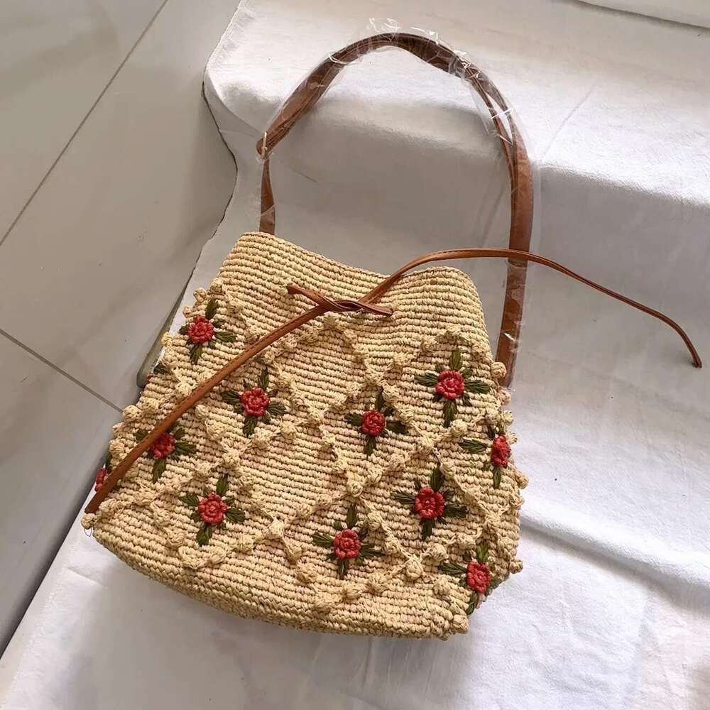 2025 New French Fashion Handmade Flower Natural Raffia Straw Grass For Women Designer Handbags Beach Tote Bag