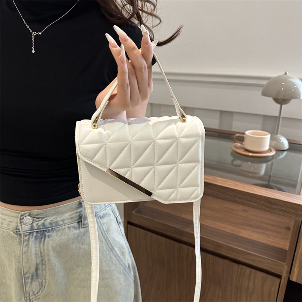 Versatile women's small square bag, 2025 summer popular new item, high-end texture chain crossbody bag