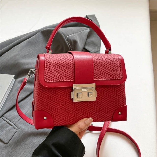 Fashionable and stylish high-end handbag for women 2025 new trend versatile simple commuting shoulder crossbody bag
