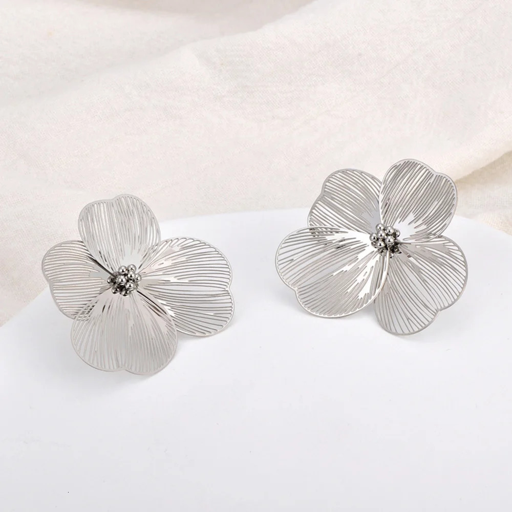 Lokaer Fashion 316L Stainless Steel Four Petals Flower Stud Earrings PVD Gold Plated Daily Handmade Jewelry for Women E24196 250515