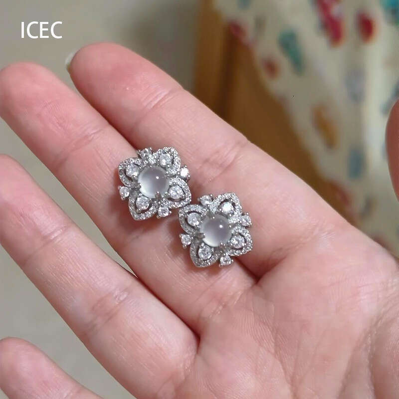 Sparkling micro inlaid four leaf clover with a refreshing cool feeling, super stylish versatile, exquisite and high-end, atmospheric earrings