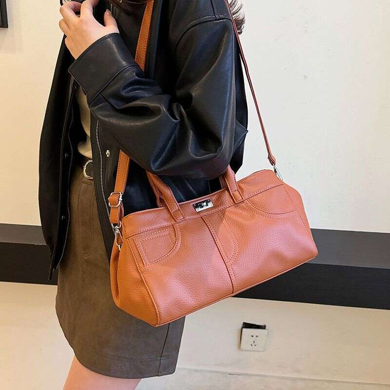 Bag 2025 autumn new item light luxury niche high-end hand-held large capacity fashionable commuting women's bag single shoulder crossbody bag
