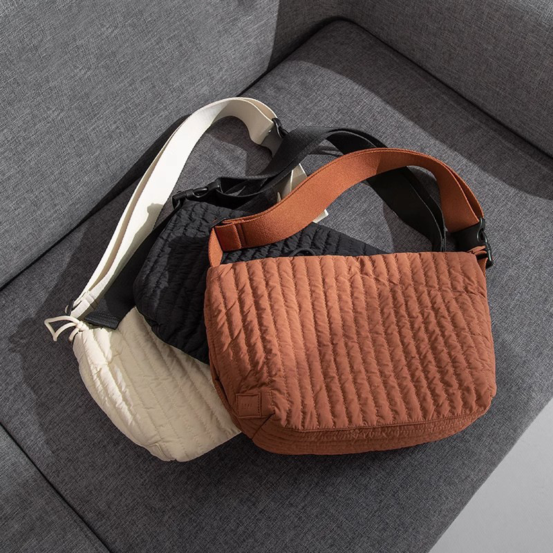 2025S designer gold ingot loose crossbody cloud lightweight canvas summer new travel large capacity shoulder bag women bag