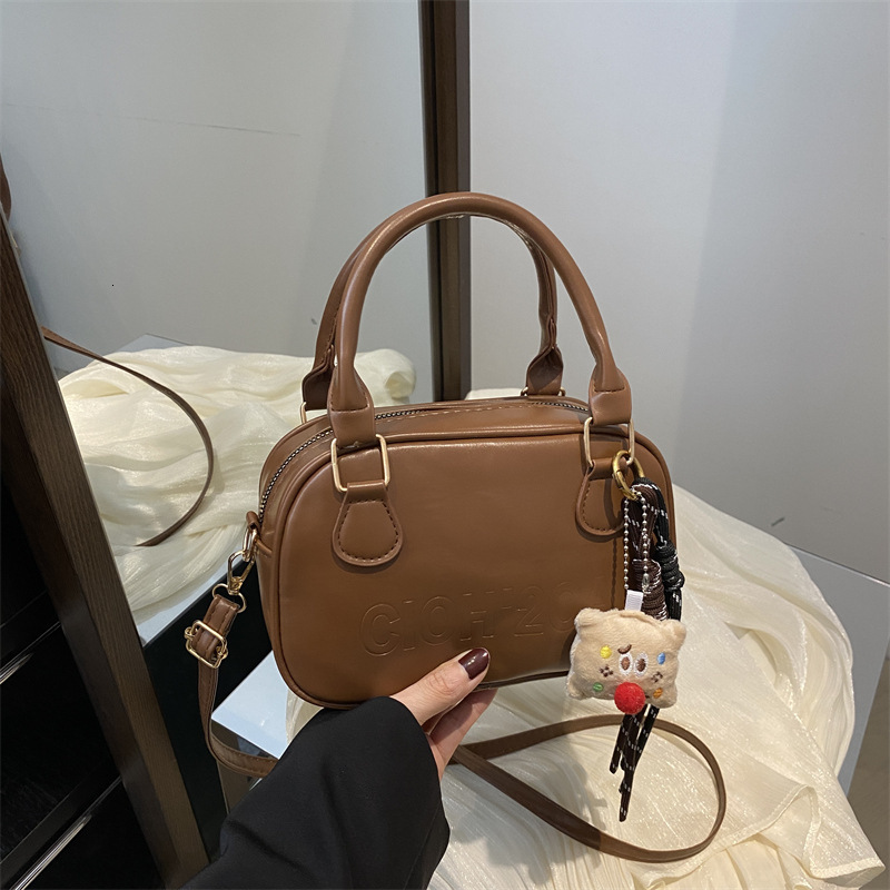 Free Delivery Designer Bag Spring 2025 New Crossbody Fashion Versatile Ins Single Shoulder Hand Held Small Hand Women's Luxury Bag
