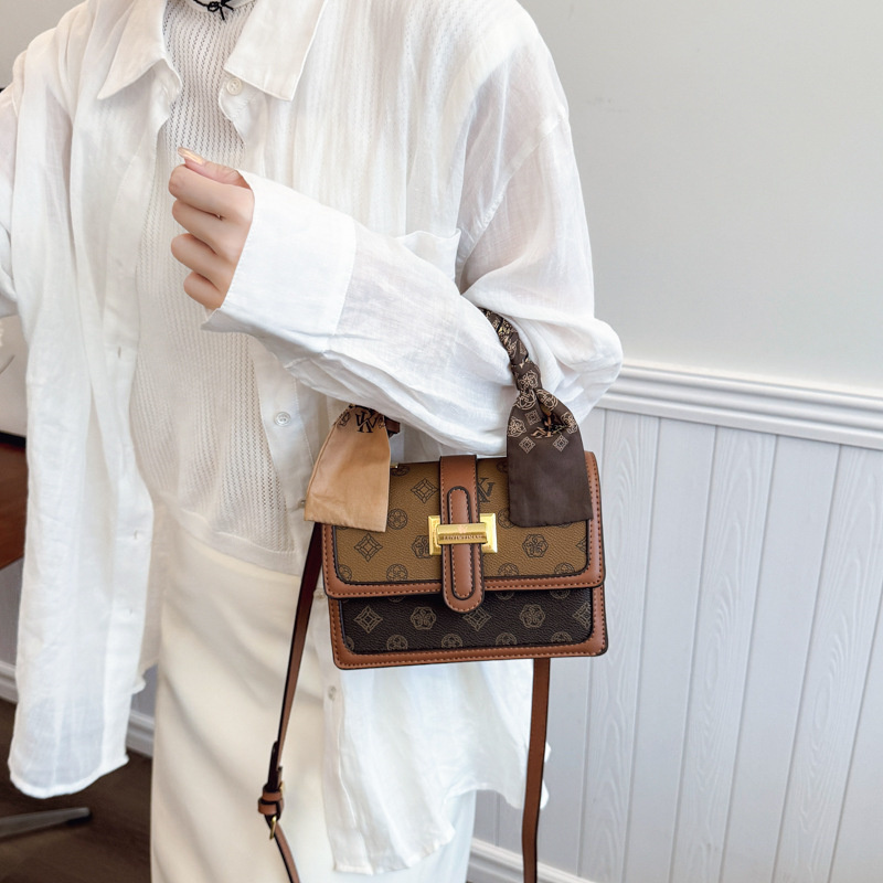 Designer free shipping 2025 new style fashionable temperament high-end texture hand-held single shoulder diagonal cross bag for women
