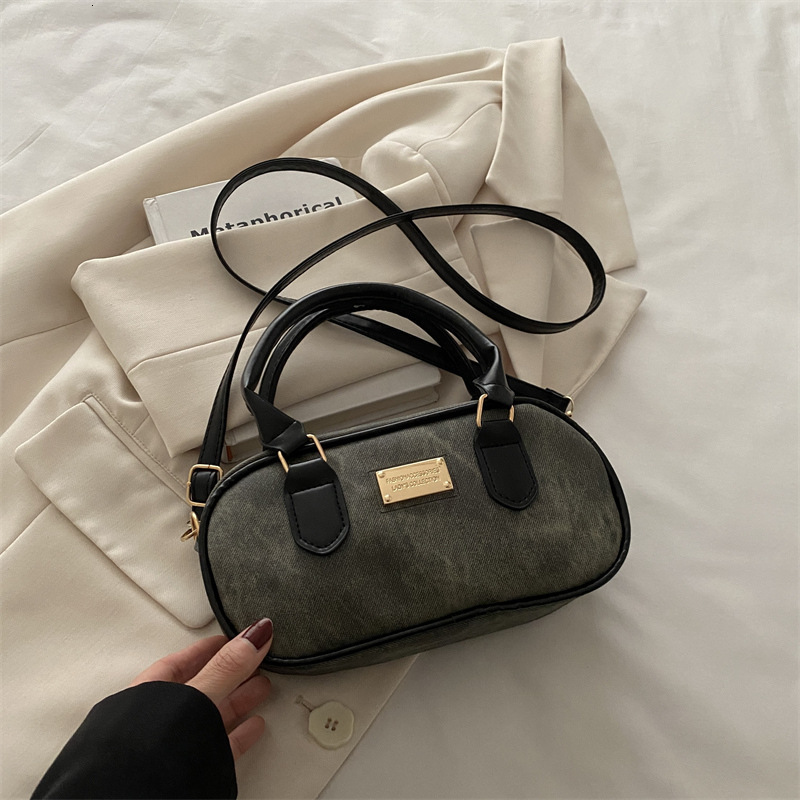 Free Delivery Designer Bag 2025 New Niche Design High End Feel Winter Women's Versatile Chain Crossbody Stylish Small Square Luxury Bag