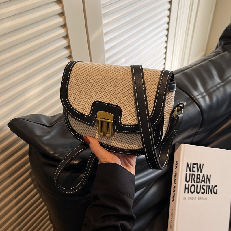Small Niche Design Luxury Bag Fashionable Contrasting New Free Delivery Designer Bag Color Women's 2025 Spring New Saddle Bag Feeling Single Shou