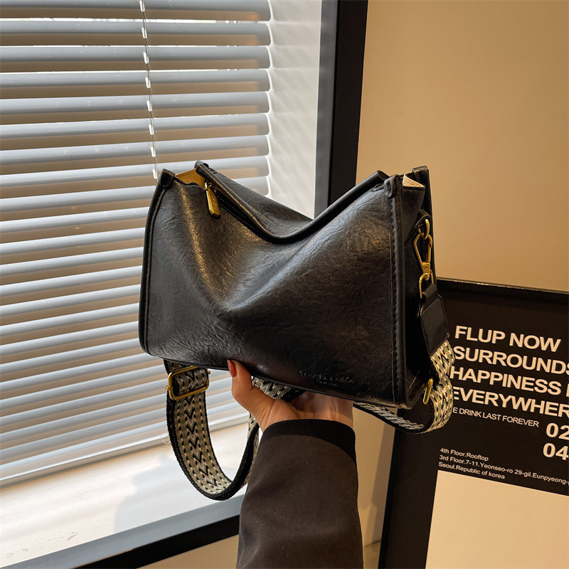 2025S designer French three-dimensional small women versatile new fashion commuting broadband shoulder crossbody pillow bag