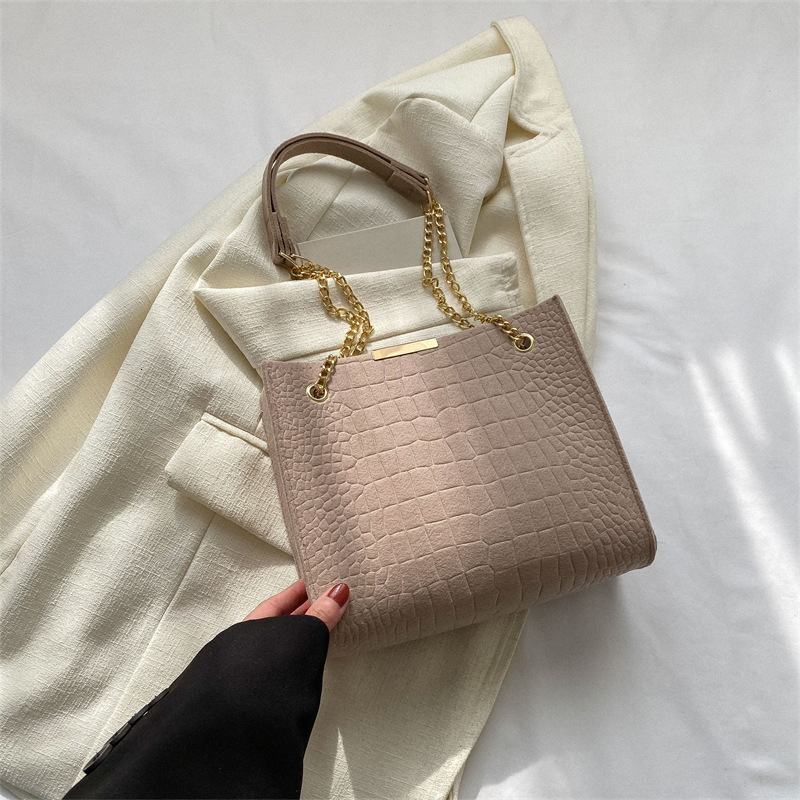 Top quality brand new free delivery designer bag fashion chain tote bag, multifunctional texture crocodile pattern temperament women's shoulder b