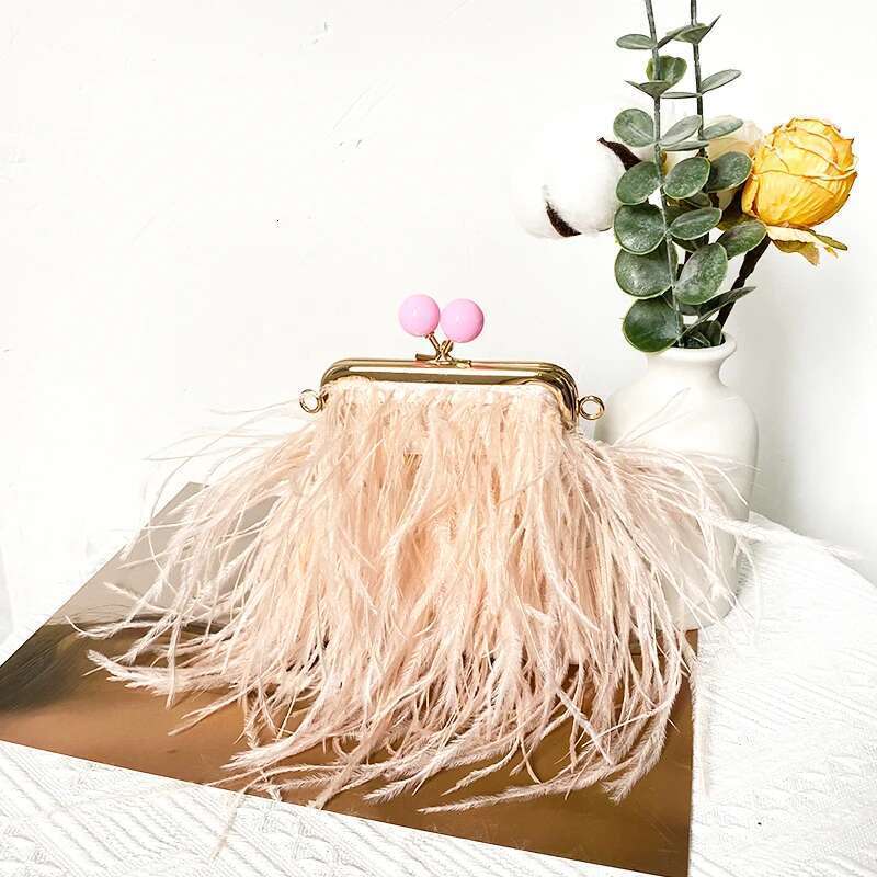 Women Mini Ostrich Feather Clutch Fur Evening Chain Purse Party Ladies Elegant Banquet Bag