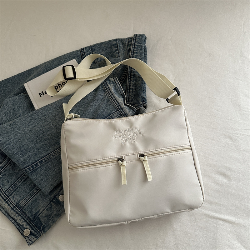 2025 Spring New Casual Lightweight Cloth Japanese Style New Free Delivery Designer Luxury Bag Bag Solid Color Simple Letter Embroidered Shoulder Bag